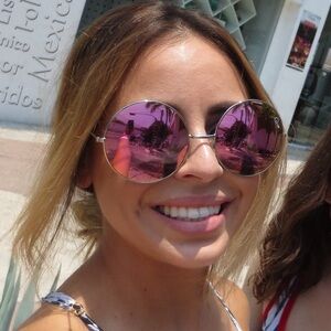 Quay Dynasty Round Sunglasses